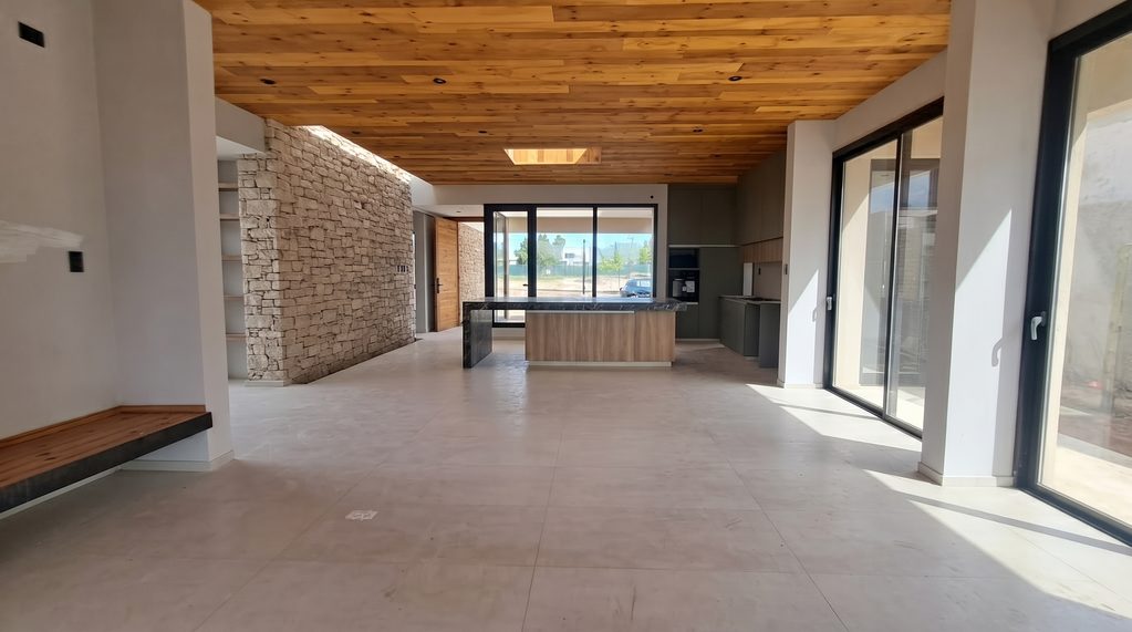 Casa moderna a la venta con 3 dormitorios en Chacras de Coria 2 Casa moderna a la venta con 3 dormitorios en Chacras de Coria - Busco Barrio Privado