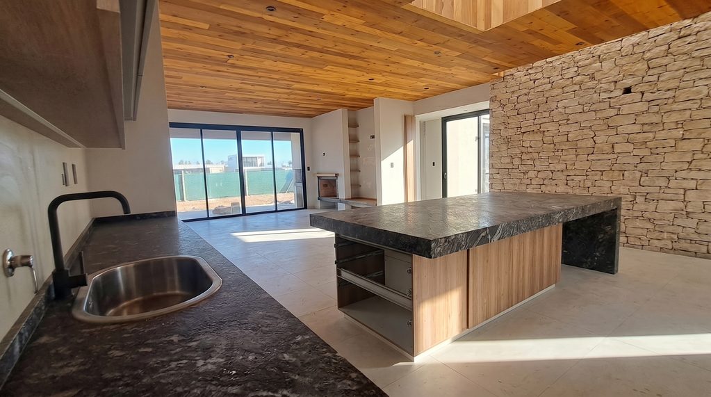 Casa moderna a la venta con 3 dormitorios en Chacras de Coria 4 Casa moderna a la venta con 3 dormitorios en Chacras de Coria - Busco Barrio Privado