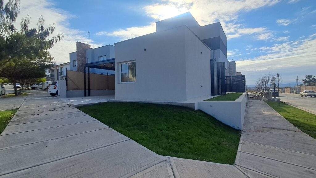 Casa en venta en barrio La Bastilla con 3 dormitorios 1 Casa en venta en barrio La Bastilla con 3 dormitorios - Busco Barrio Privado