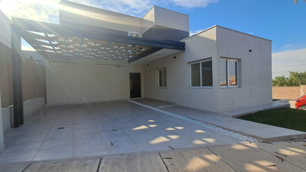 Casa en venta en barrio La Bastilla con 3 dormitorios 2 Casa en venta en barrio La Bastilla con 3 dormitorios - Busco Barrio Privado
