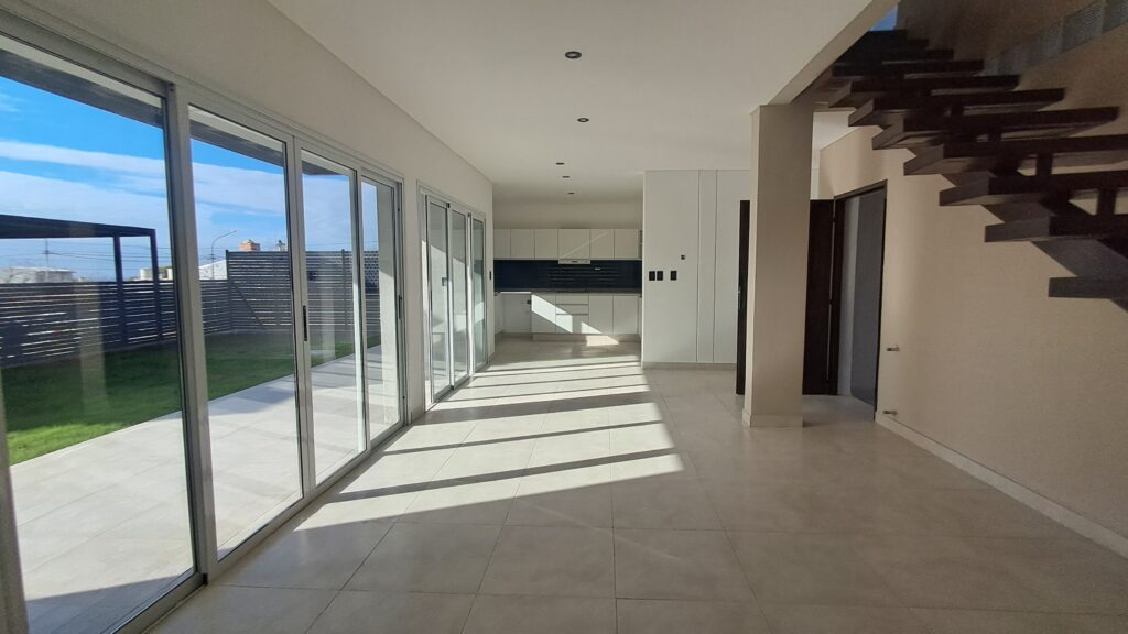 Casa en venta en barrio La Bastilla con 3 dormitorios 4 Casa en venta en barrio La Bastilla con 3 dormitorios - Busco Barrio Privado
