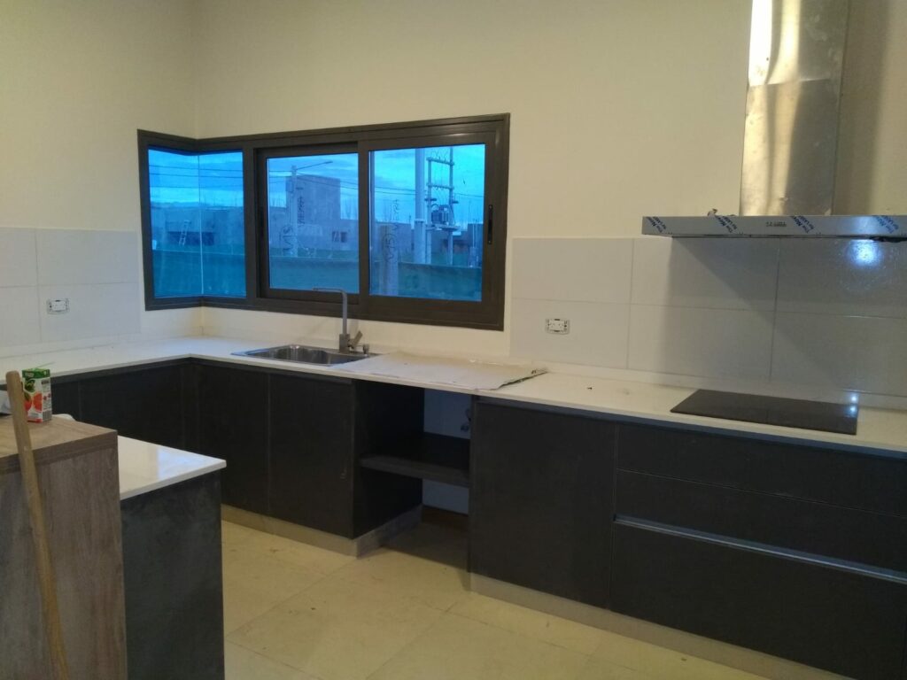 Casa esquina a la venta en barrio privado Milcayac! - Busco Barrio Privado