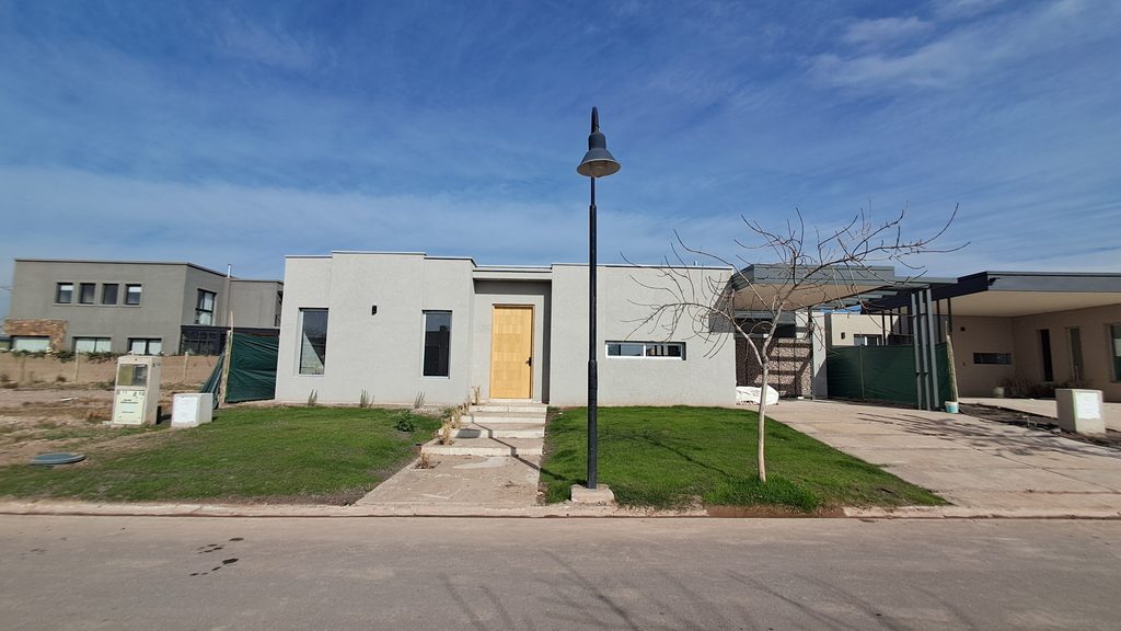 Casa en venta con 3 dormitorios y 3 baños en Gran Boedo 1 Casa en venta con 3 dormitorios y 3 baños en Gran Boedo - Busco Barrio Privado