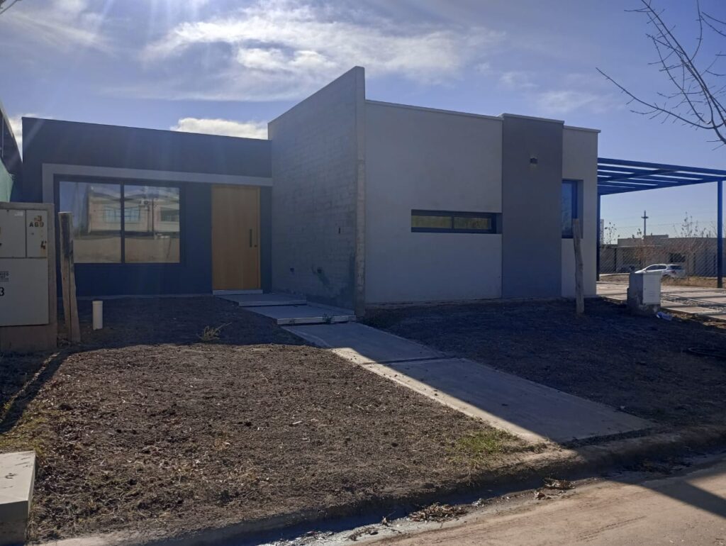 La Luisa - Amplia casa a estrenar con 3 dormitorios - Busco Barrio Privado