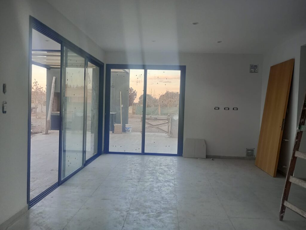 Casa a estrenar en barrio La Luisa - Busco Barrio Privado