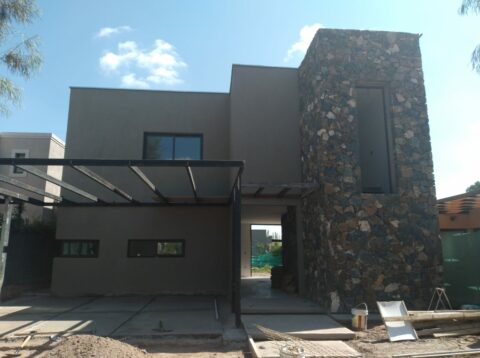 Casa de categoría a la venta en Lar de Drummond, Luján de Cuyo! - Busco Barrio Privado