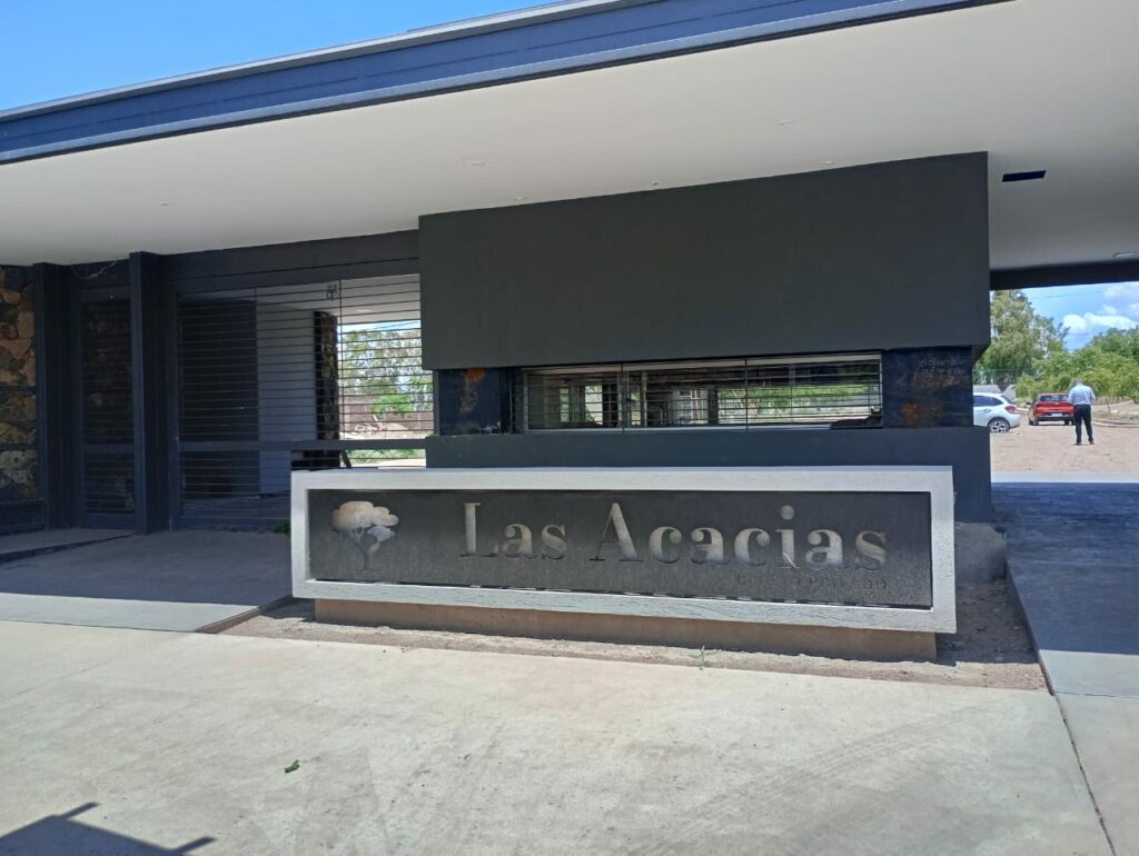 Lotes 300 m2 a la venta en Las Acacias - Busco Barrio Privado