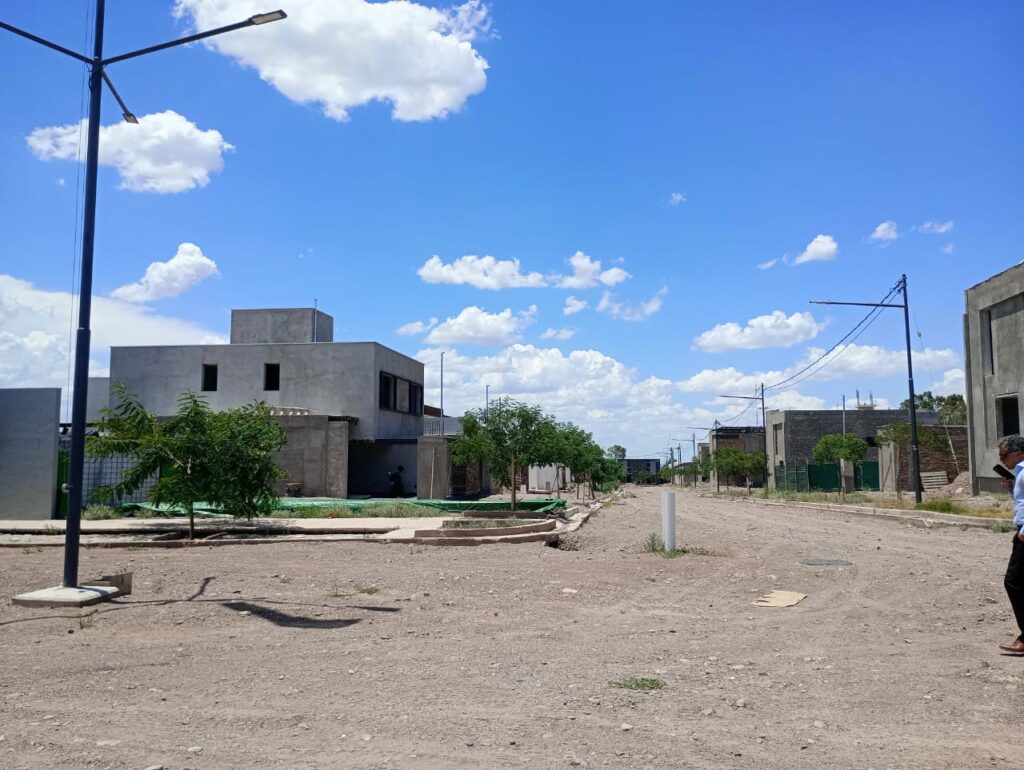 Lotes 300 m2 a la venta en Las Acacias - Busco Barrio Privado