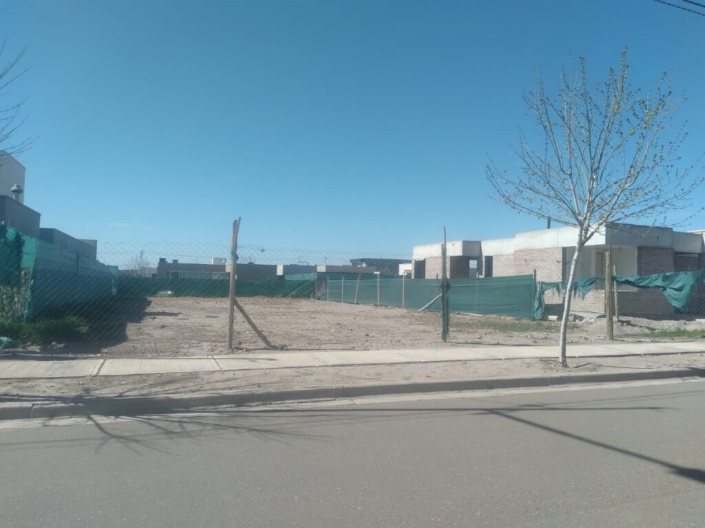 Lote de 680 m2 en Milcayac I con escritura - Busco Barrio Privado