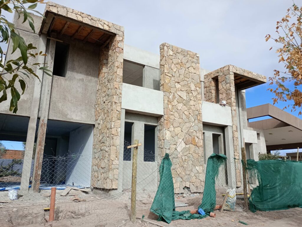 Milcayac Duplex en venta con 3 dormitorios - Busco Barrio Privado