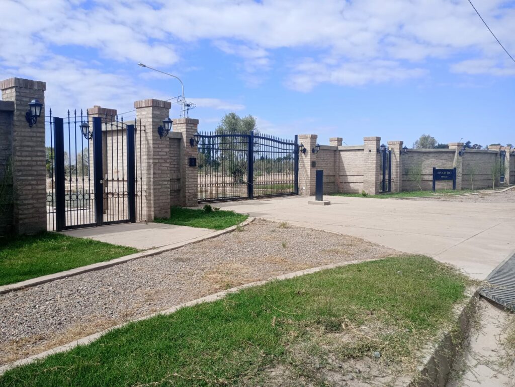 Lotes en venta 600-800 m2 en Quattro Vistalba - Financiación! - Busco Barrio Privado